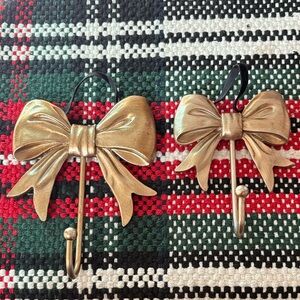 🆕Bundle Of 2 Gold Bow Wall Hooks, Large And Small